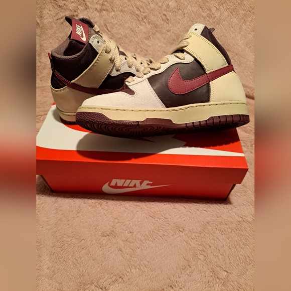 NIKE DUNKS - Picture 5 of 7